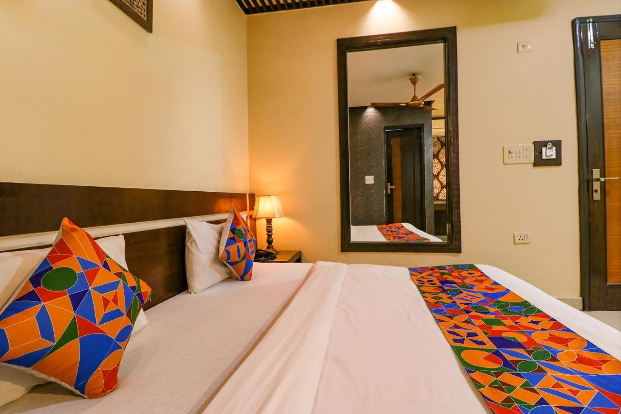 Staybook Hotel Aira New Delhi Railway Station Paharganj Exterior foto